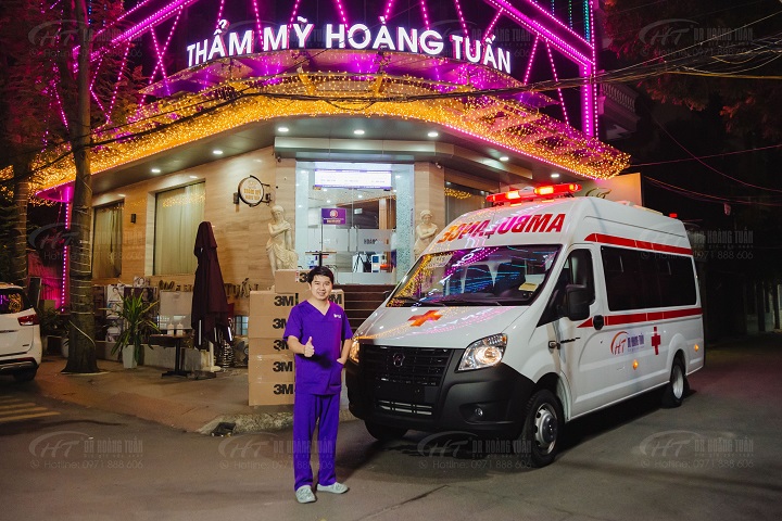 Bác sĩ Hoàng Thanh Tuấn chuẩn bị lên đường đến Phú Thọ